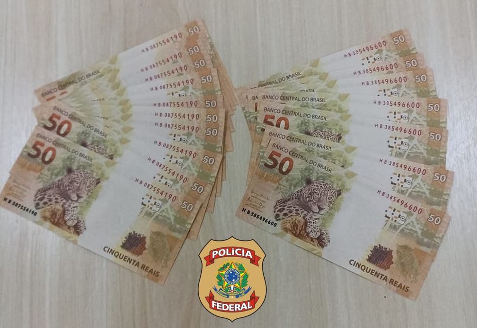 Envelope tinha 20 c&eacute;dulas de R$ 50 falsificadas &mdash; Foto: Divulga&ccedil;&atilde;o/PF