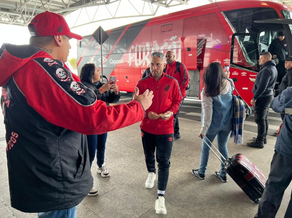 Marlos, que se recupera de lesão na panturrilha, viaja com o Athletico — Foto: André Ribas/ge