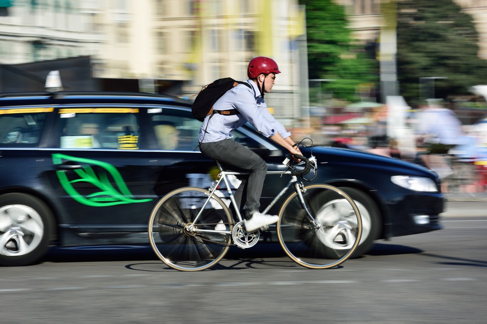 Pedalar, sem enrolação, pode gerar grande gasto calórico (Foto: iStock Getty Images)