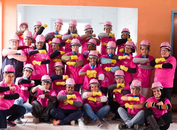 Grupo de mulheres que participou de curso pela ONG Mulher em Construção (Foto: Reprodução/ Instagram Mulher em Construçào )