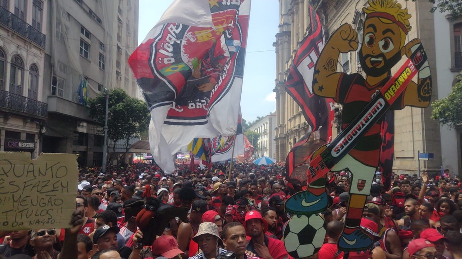 Com ruas cheias e trio elétrico, torcida do Flamengo transforma Rio em carnaval em festa do título da Libertadores | Flamengo | O Globo