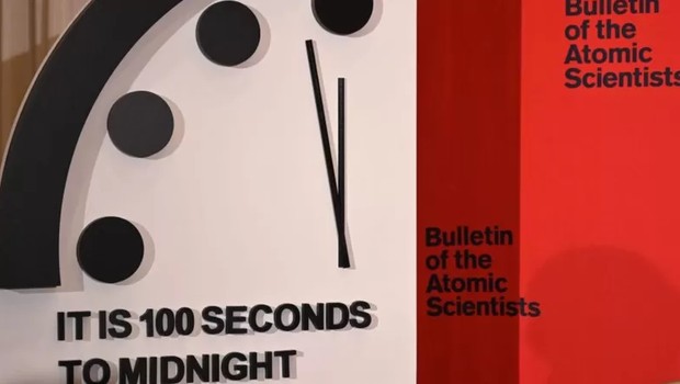 O Relógio do Juízo Final marca 100 segundos para a meia-noite (Foto: Bulletin of the atomic scientists via BBC)