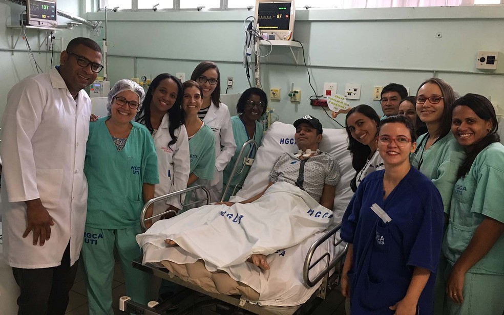 Admilson ficou internado por 10 meses após fraturar coluna em cama elástica no aniversário de um ano da filha na Bahia (Foto: Divulgação/Hospital Clériston Andrade)