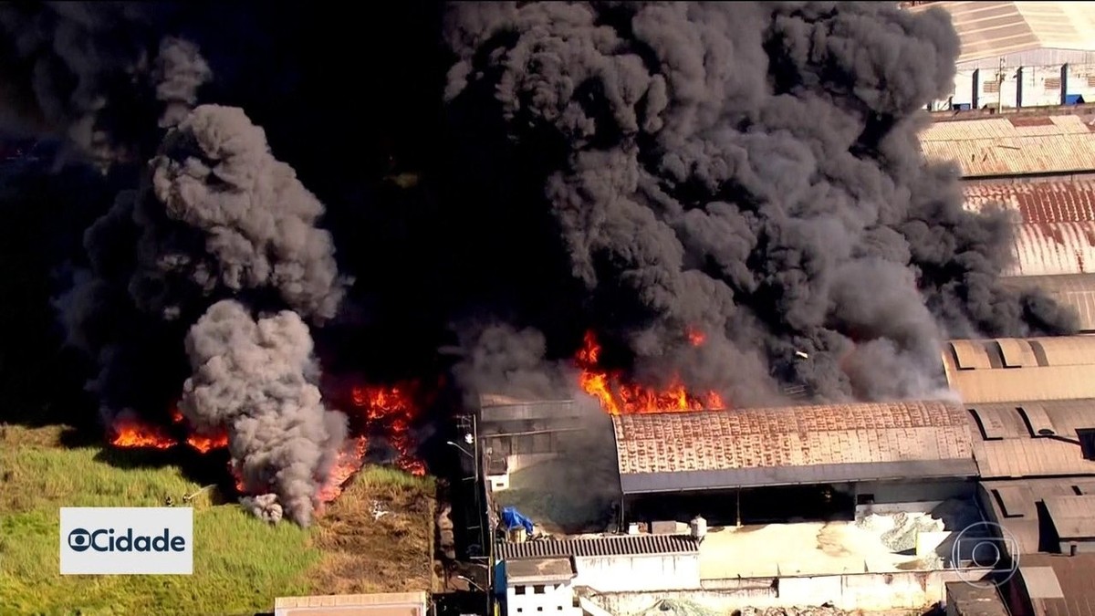 Incêndio atinge indústria química em Guarulhos | São Paulo ...