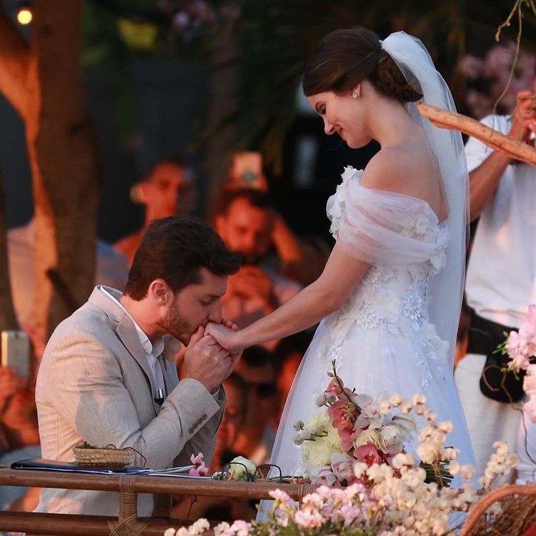 Camila Queiroz e Klebber Toledo se casam em Jericoacoara (Foto: reprodução/Instagram)