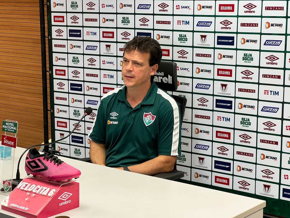 Fernando Diniz durante coletiva após Fluminense x Atlético-GO — Foto: Gustavo Garcia 