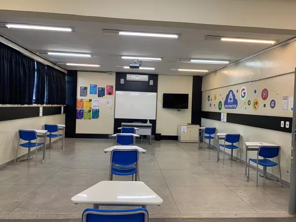 Salas de aula em escolas particulares de SP com distanciamento entre carteiras. Sindicato diz que protocolo está pronto e aulas podem ser retomadas antes de setembro — Foto: Divulgação/SIEE-SP