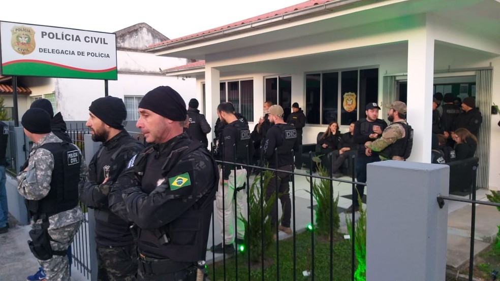 Cerca de 200 policiais atuam na operação  — Foto: Polícia Civil/Divulgação