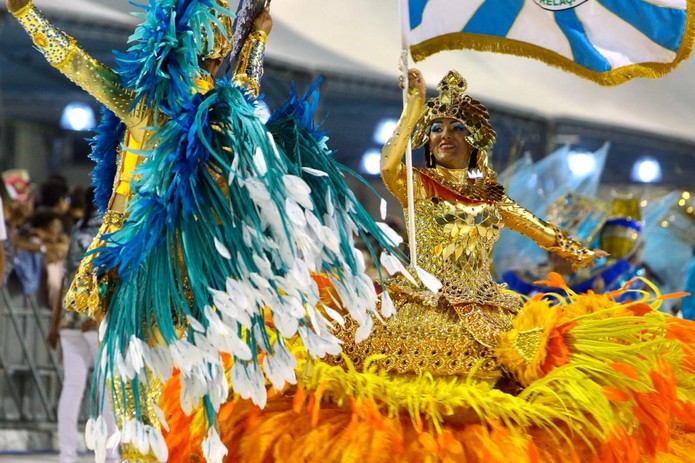 Mãos Entrelaçadas abriu o desfile na Passarela Dráusio da Cruz, em Santos — Foto: Vanessa Rodrigues/Jornal A Tribuna de Santos