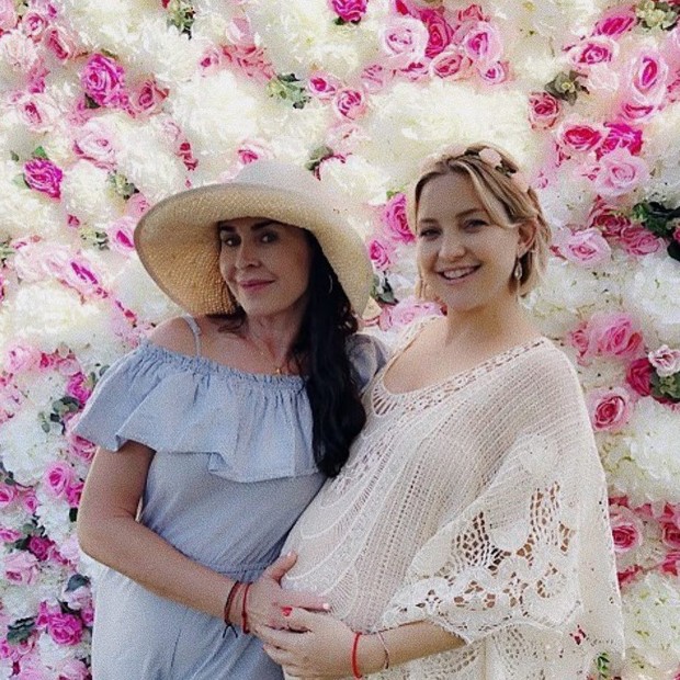 Kate Hudson ganha chá de bebê (Foto: Reprodução/Instagram) Kate Hudson ganha chá de bebê (Foto: Reprodução/Instagram)