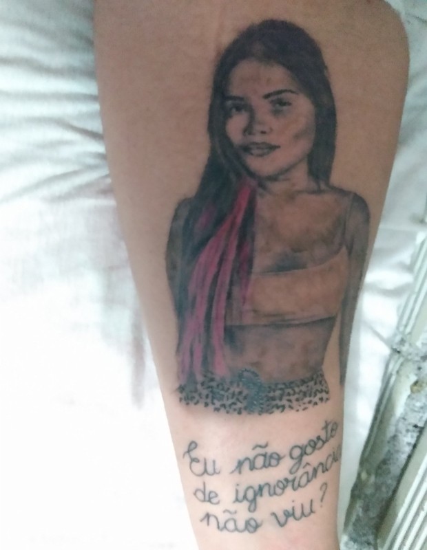 Fã tatua rosto e frase de Flay (Foto: Reprodução/Twitter)