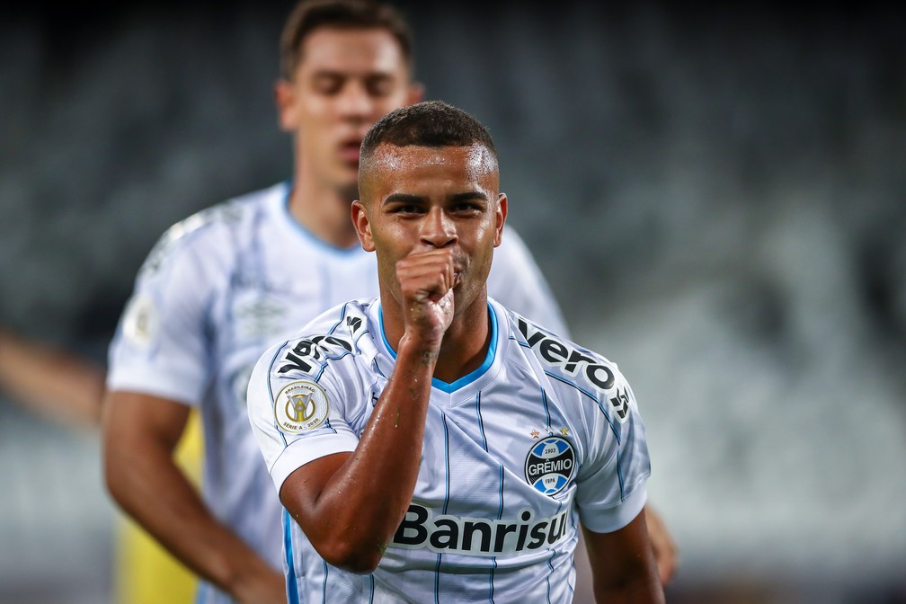 Vice-líder em assistências, Alisson muda posicionamento no Grêmio: Precisa fazer mais gols