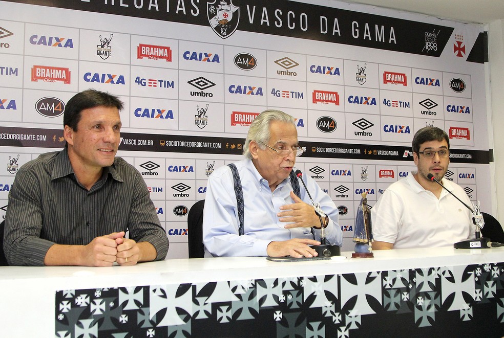 Zé Ricardo, Eurico Miranda e Euriquinho em apresentação do novo treinador do Vasco (Foto: Paulo Fernandes/Vasco)