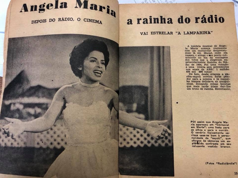 A cantora Angela Maria, logo após ser eleita rainha do rádio — Foto: Reprodução / Facebook