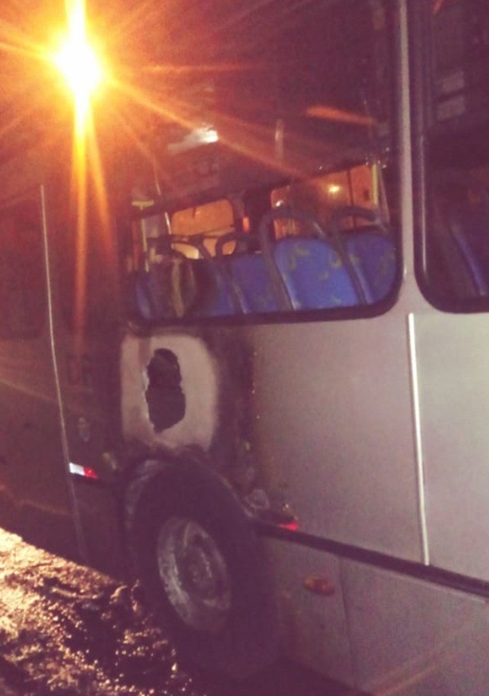 Ônibus pega fogo no Novo Mundo, em Curitiba  — Foto: Divulgação/Urbs