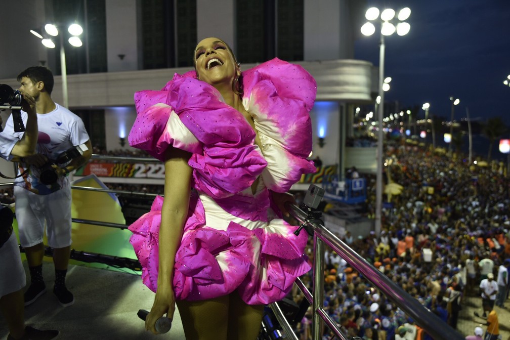 Ivete puxa Bloco Coruja no quinto dia de carnaval. — Foto: Elias Dantas/Ag. Haack