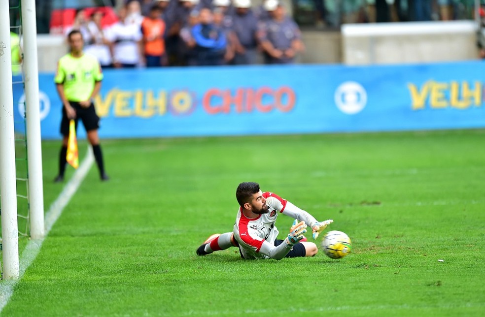 Fernando Miguel passou quatro anos como titular da meta rubro-negra (Foto: Marcos Ribolli)