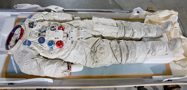 Traje espacial utilizado por Neil Armstrong (Foto: Divulgação)