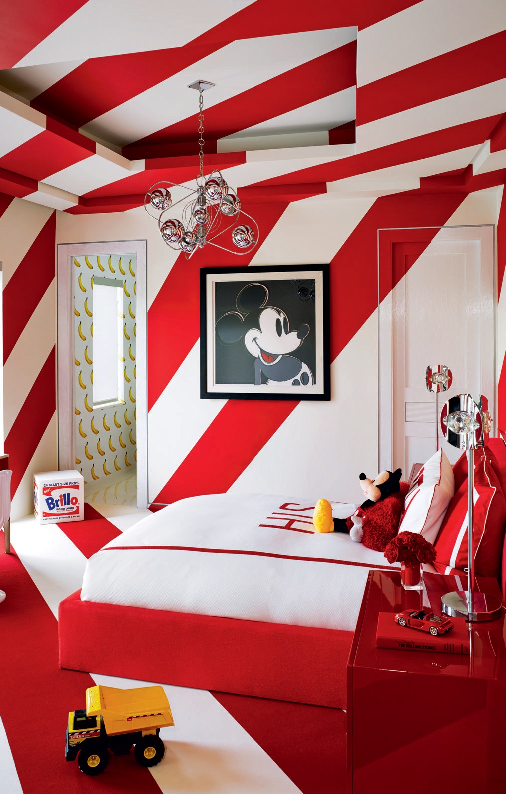 o quarto do filho de 7 anos com o Mickey Mouse (1981) de Andy Warhol (Foto: Divulgação)
