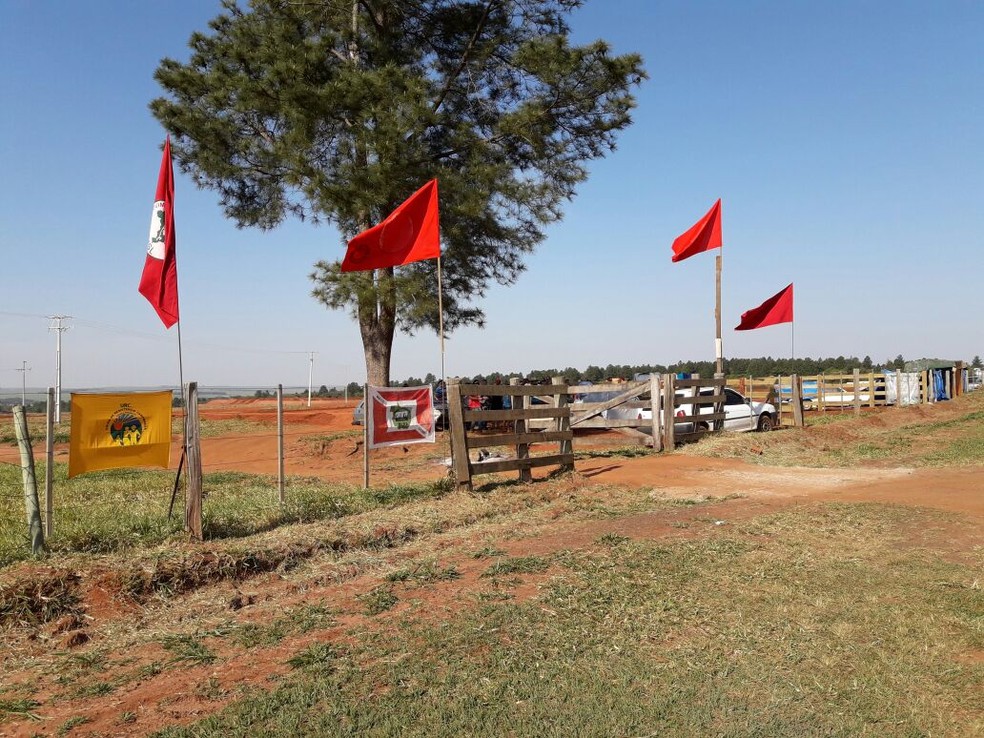 Propriedade rural foi invadida em Rancharia (Foto: Betto Lopes/TV Fronteira)