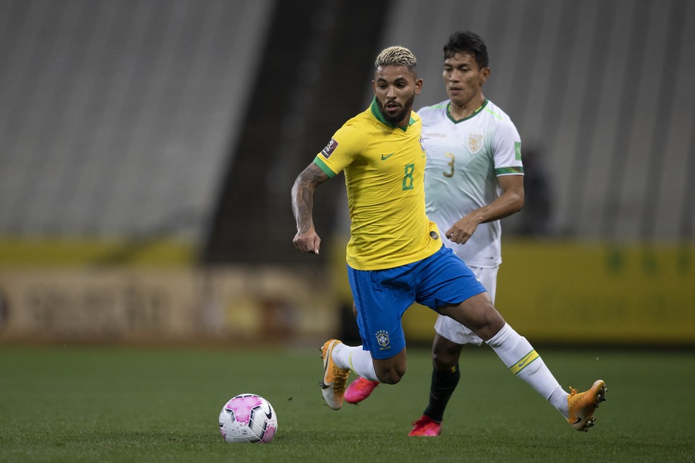 Hoje na Sele��o, Douglas Luiz � um dos jogadores que estar� no tokens disponibilizados pelo Vasco � Foto: Lucas Figueiredo / CBF