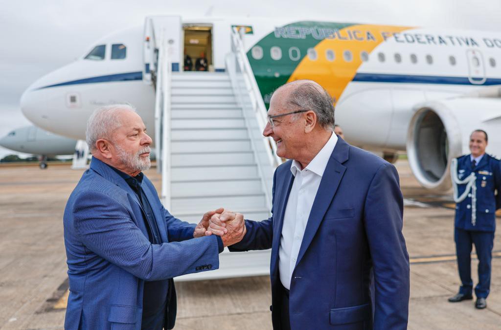 O presidente Luiz Inácio Lula da Silva embarcou, nesta terça-feira, para uma viagem de dois dias à China e uma visita aos Emirados Árabes Unidos. — Foto: Ricardo Stuckert/PR