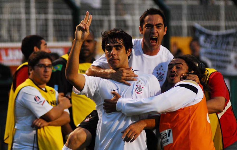 Herrera e Chicão, Corinthians x CRB (2008) — Foto: Marcos Ribolli