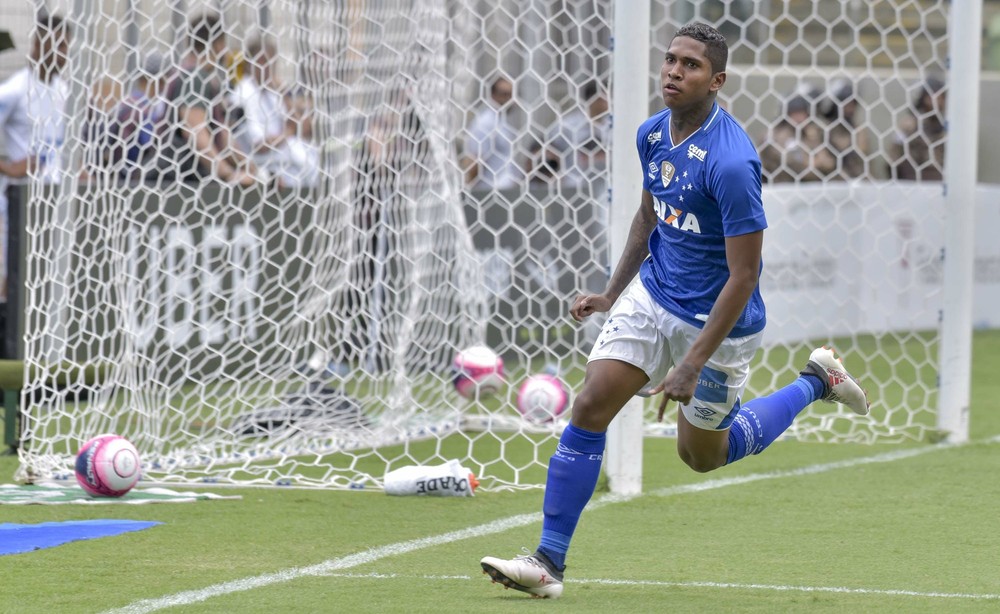 Ação de cantor, troca por salário e nova chance: como Raniel chegou ao Cruzeiro