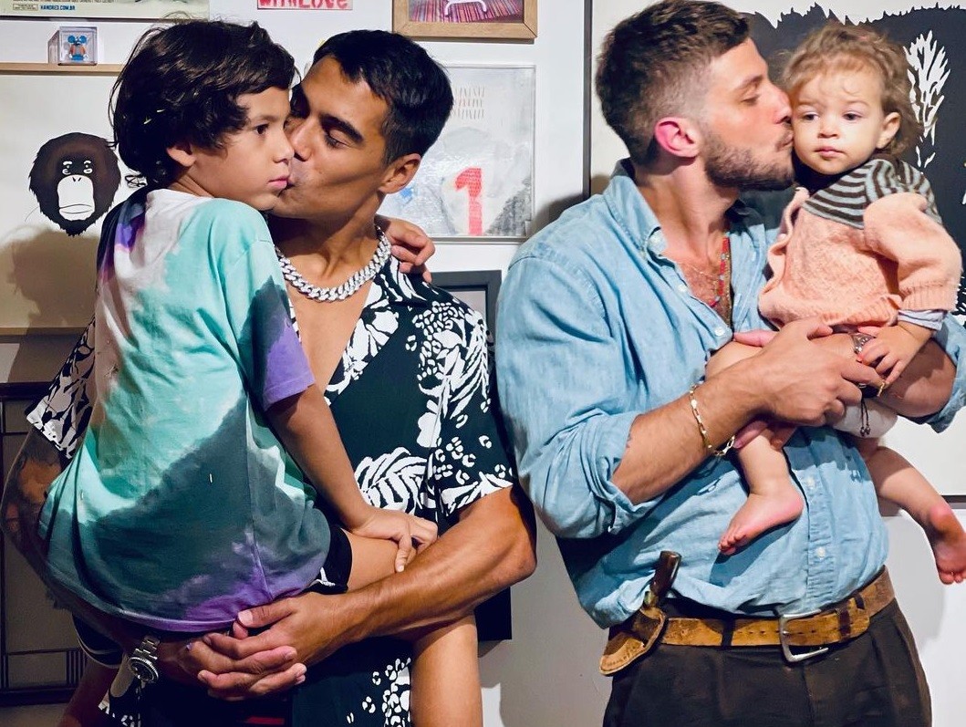 Micael com o filho, Zion, e Chay Suede com a filha, Maria (Foto: Reprodução/Instagram)