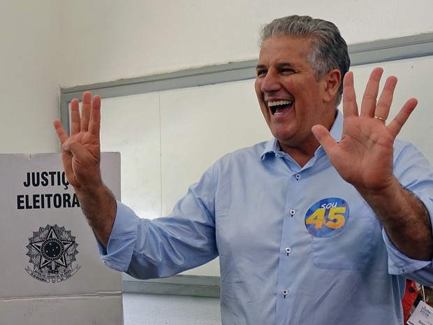 Candidato João Leite (PHS) vota em Belo Horizonte (Foto: Raquel Freitas/G1)