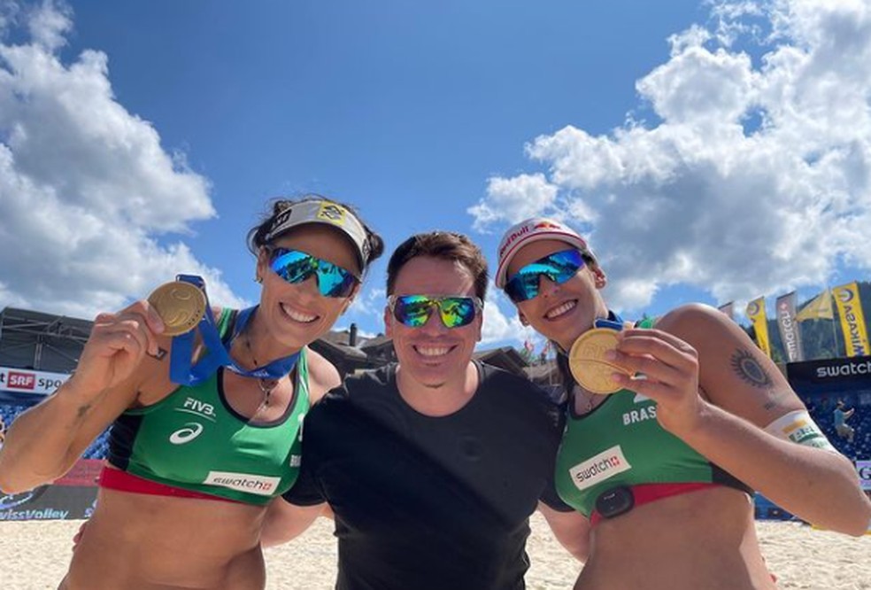 DJ Stari com Agatha e Duda — Foto: Reprodução Instagram