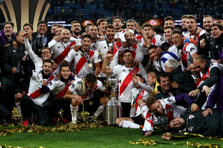 Título do River Plate teve golaços no campo, paz na rua e festa na arquibancada