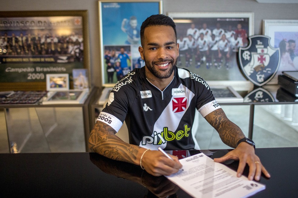 Alex Teixeira assinou com o Vasco at� o fim da temporada � Foto: Daniel Ramalho / Vasco
