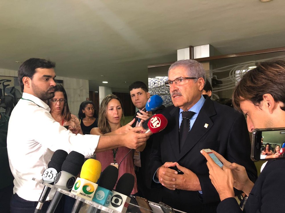 O líder do PR, deputado José ROcha, anunciou apoio do partido à reeleição de Rodrigo Maia — Foto: Aline Ramos/G1
