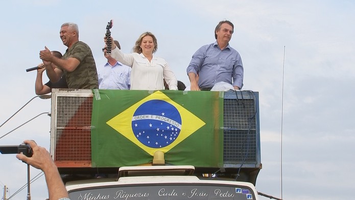 Candidato à Presidência Jair Bolsonaro cumpriu agenda de campanha em Catanduva (SP) na manhã deste sábado (25) (Foto: Reprodução/TV TEM)