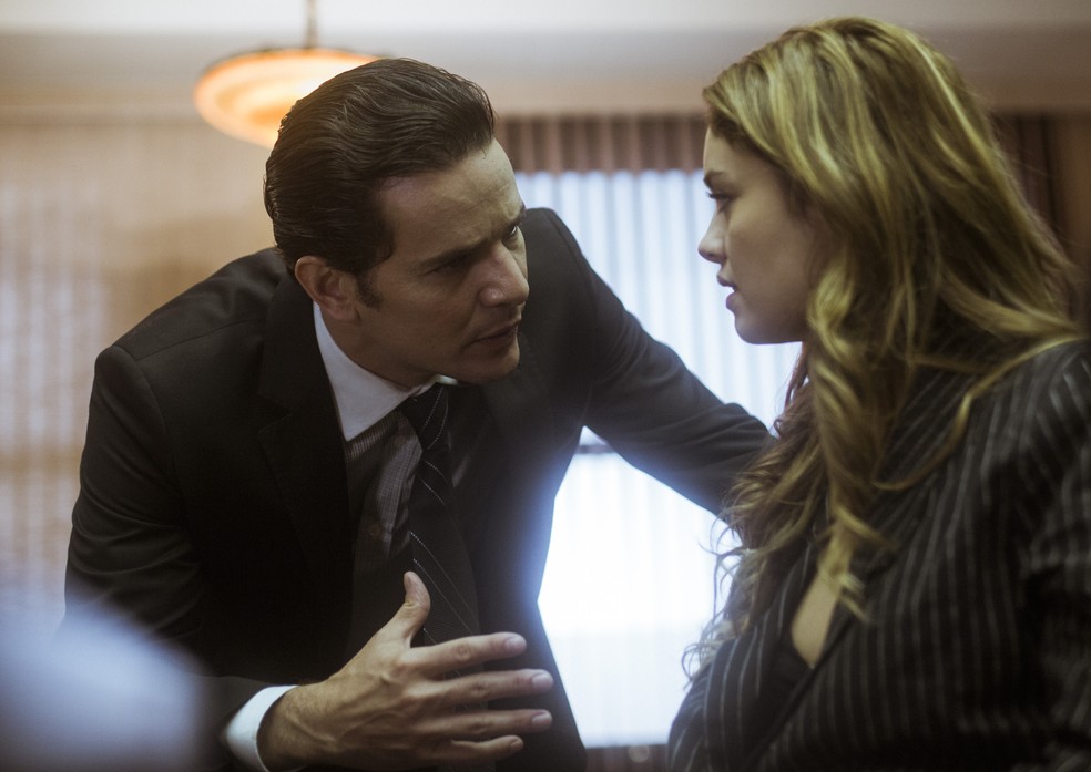 Mas Alice não está para brincadeiras e rebate: (Foto: Raphael Dias/Gshow)