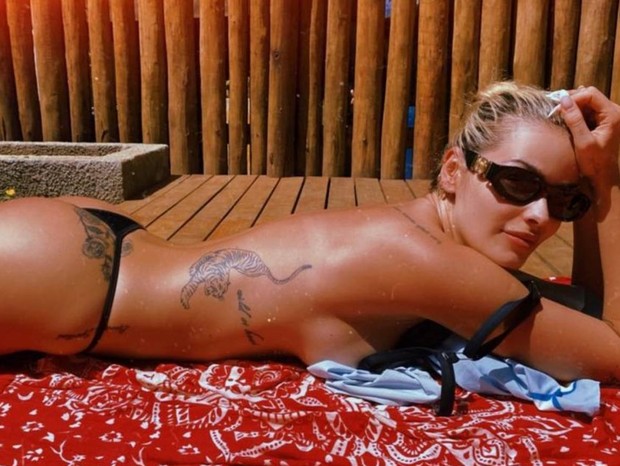 Yasmin Brunet posa de topless (Foto: Reprodução/Instagram)