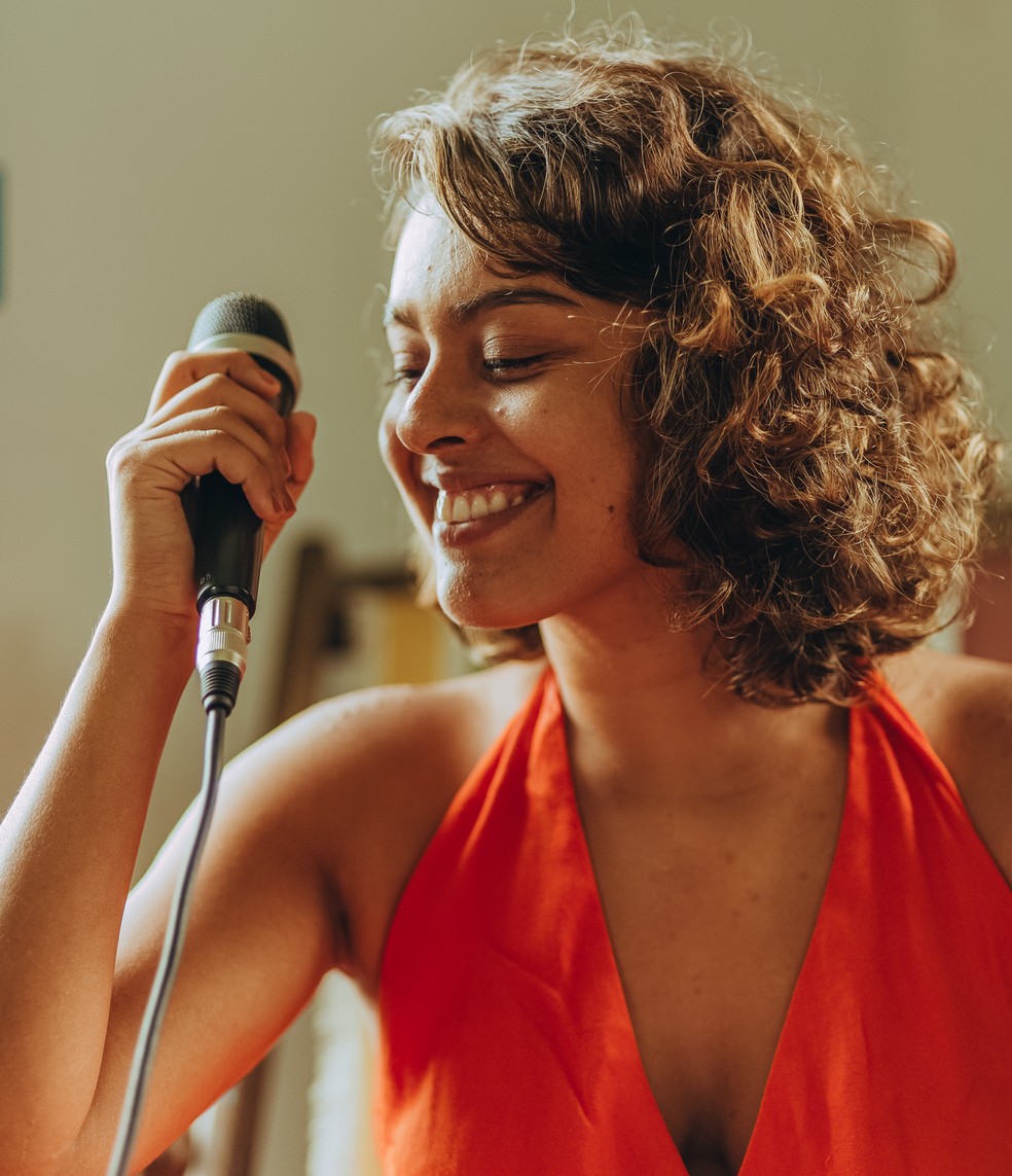 Cantora Dani Cruz é uma das atrações — Foto: Ian Rassari