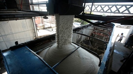 Brasil exporta mais de 4 milhões de toneladas de açúcar em novembro, recorde do ano