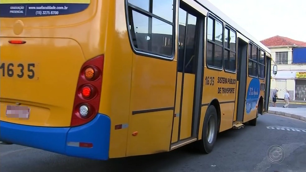 Moradores reclamam de mÃ¡s condiÃ§Ãµes no transporte pÃºblico de Itapetininga â€” Foto: ReproduÃ§Ã£o/TV TEM