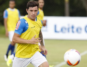 Mena se reapresenta na quarta-feira e não enfrenta Fluminense no Maracanã