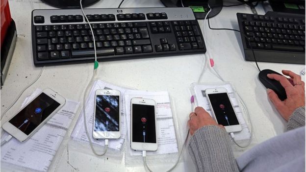 O esquema era baseado em dizer que os telefones não ligavam (Foto: Getty Images via BBC News Brasil)