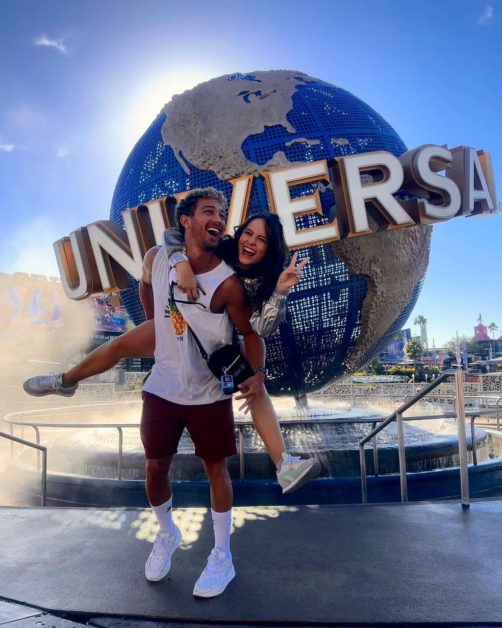 Larissa Manoela e o noivo, André Luiz Frambach, curtindo a Disney — Foto: Reprodução/Instagram