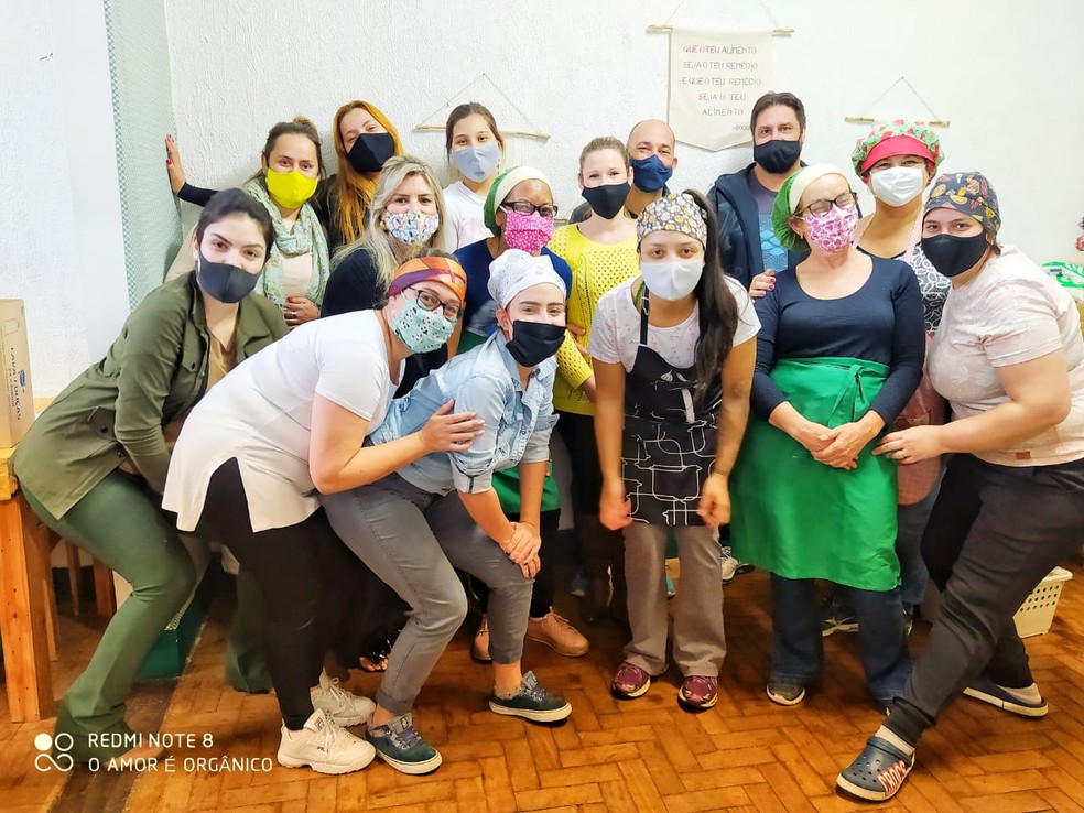 Em quatro meses, projeto aumenta em 400% produ&ccedil;&atilde;o de marmitas para pessoas em vulnerabilidade. &mdash; Foto: O amor &eacute; org&acirc;nico/Arquivo pessoal