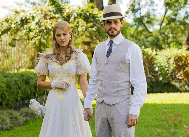 Camilo (Maurício Destri) vai pedir Jane (Pâmela Tomé) em casamento (Foto: Divulgação/TV Globo)
