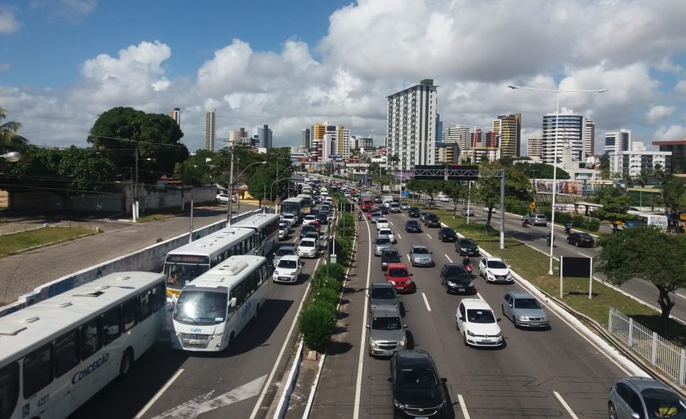 Trânsito na BR-101, em Natal. (Foto: Norton Rafael/Inter TV Cabugi)