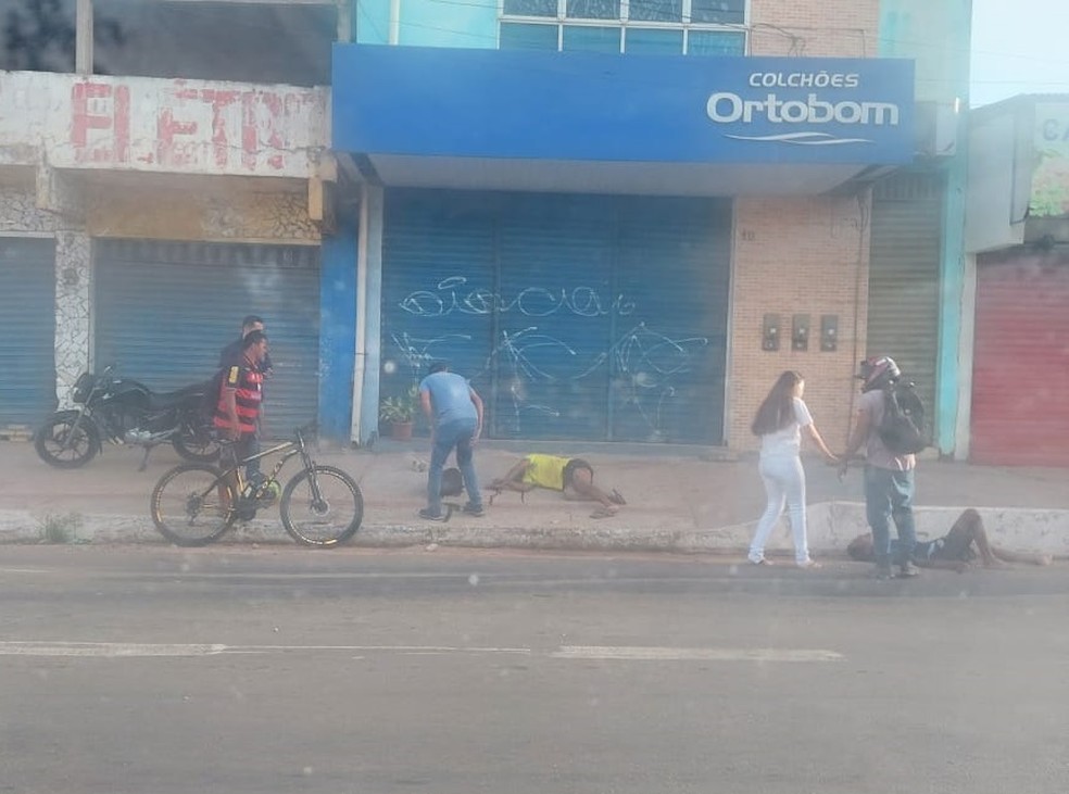 Acidente na Jerônimo de Albuquerque deixou duas pessoas feridas, em São Luís — Foto: Rafael Cardoso
