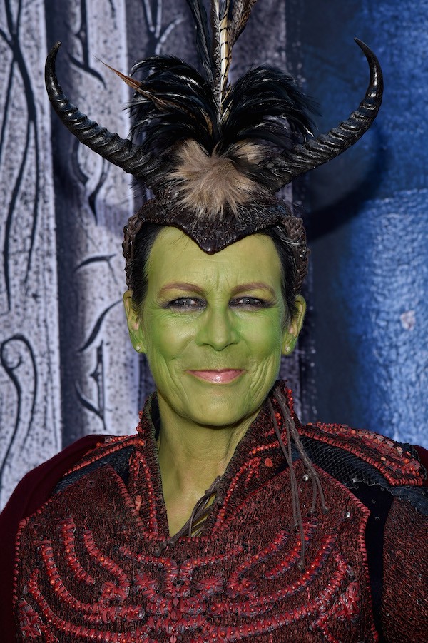 A atriz Jamie Lee Curtis fantasiada de personagem do filme 'Warcraft' (Foto: Getty Images)