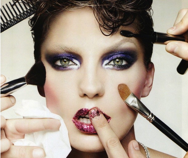 Facilite sua vida com estojos de maquiagem (Foto: Ben Hassett/Vogue Paris)