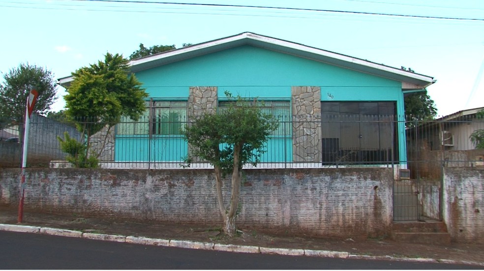 Casa que foi usada como cativeiro em Cantagalo, no Paraná — Foto: Eduardo Andrade/RPC Guarapuava